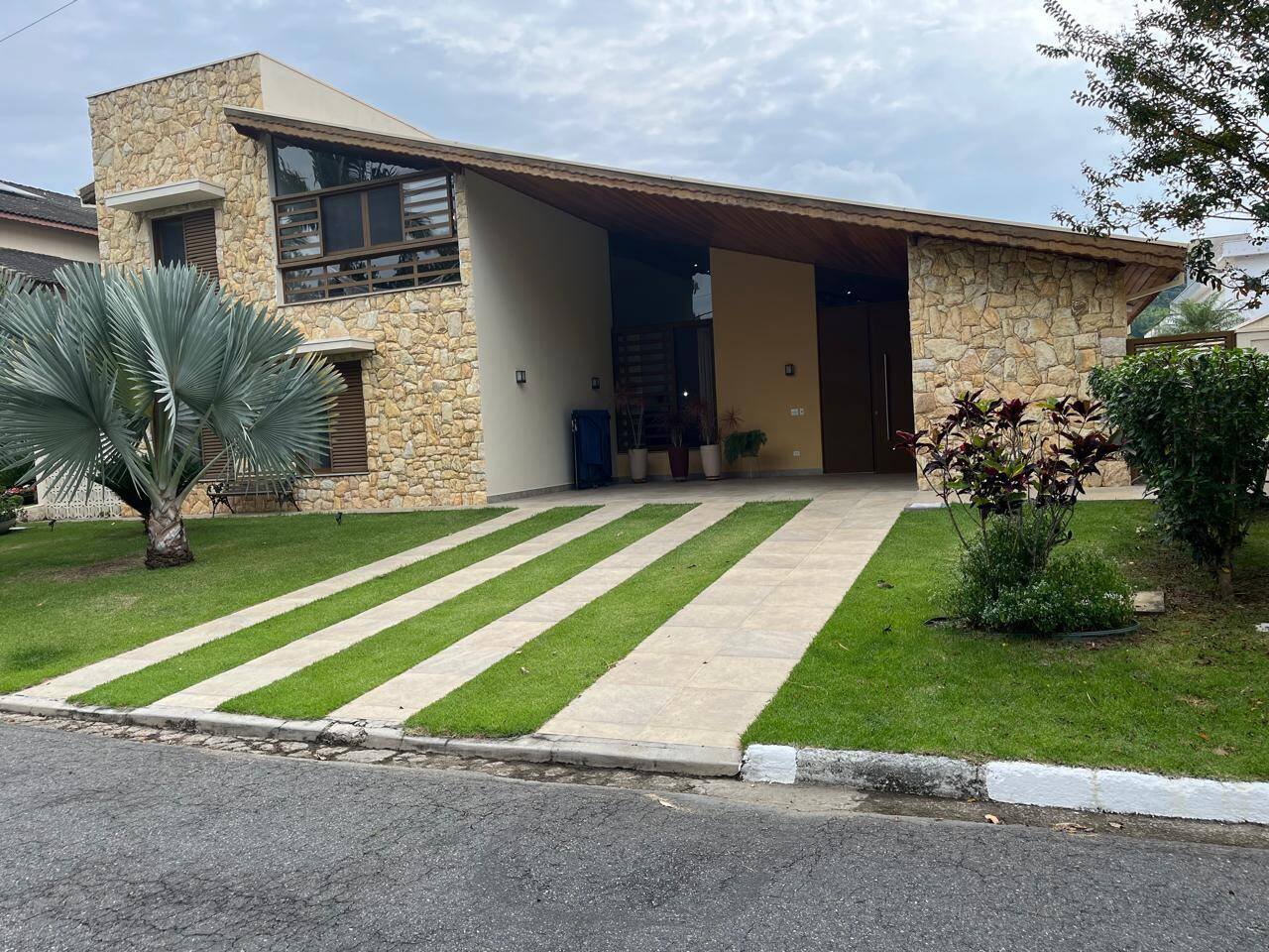 #490 - Casa em condomínio para Venda em Guararema - SP